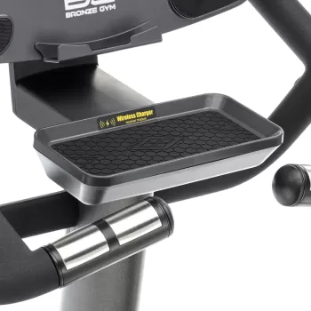 ОТСЕК ДЛЯ ТЕЛЕФОНА С БЕСПРОВОДНОЙ ЗАРЯДКОЙ И СЕНСОРНЫЕ ДАТЧИКИ ПУЛЬСА